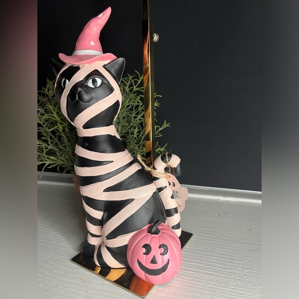 Black Cat Halloween Mummy Statue with Pink Pumpkin NWT 12.5” Tabletop Decor - Picture 3 of 4